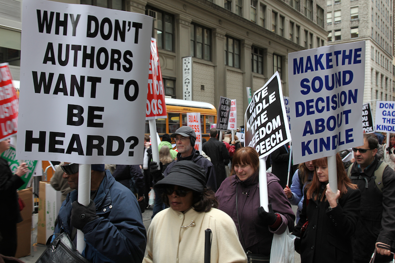 Illustration for article titled Photos and Video From the National Federation of The Blind's Kindle 2 Protest